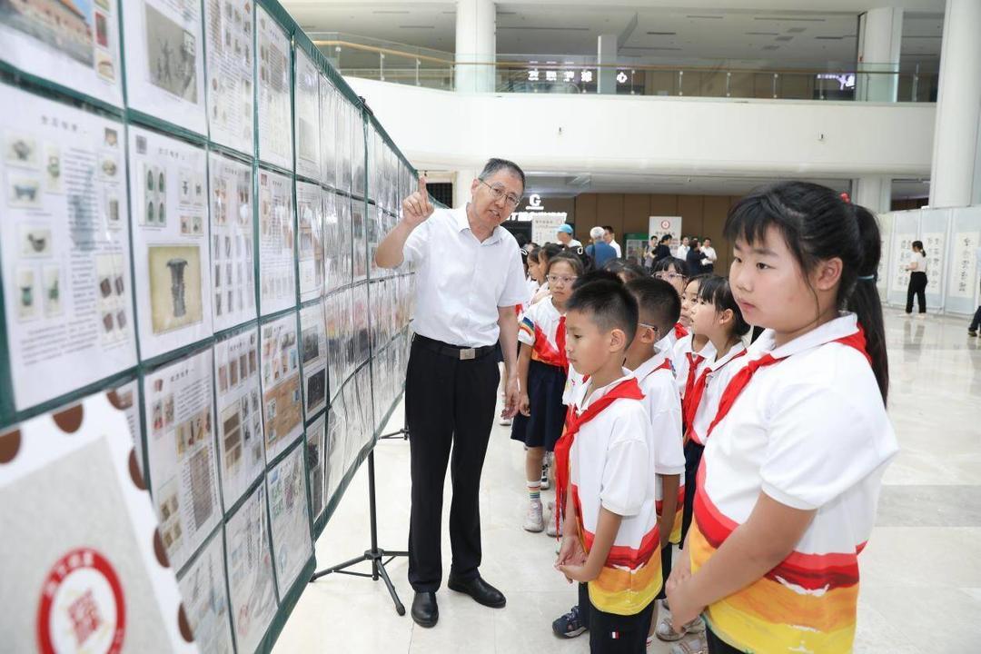 聆聽檔案訴說·感知?dú)v下溫度——“請聽檔案說”歷下區(qū)2025年國際檔案日系列宣傳活動正式啟動